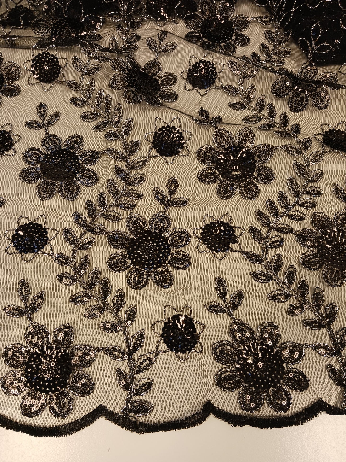 Damen Dirndlschürze Premium-Line "Afrik. Spitze Mesh mit Pailletten" schwarz-silber