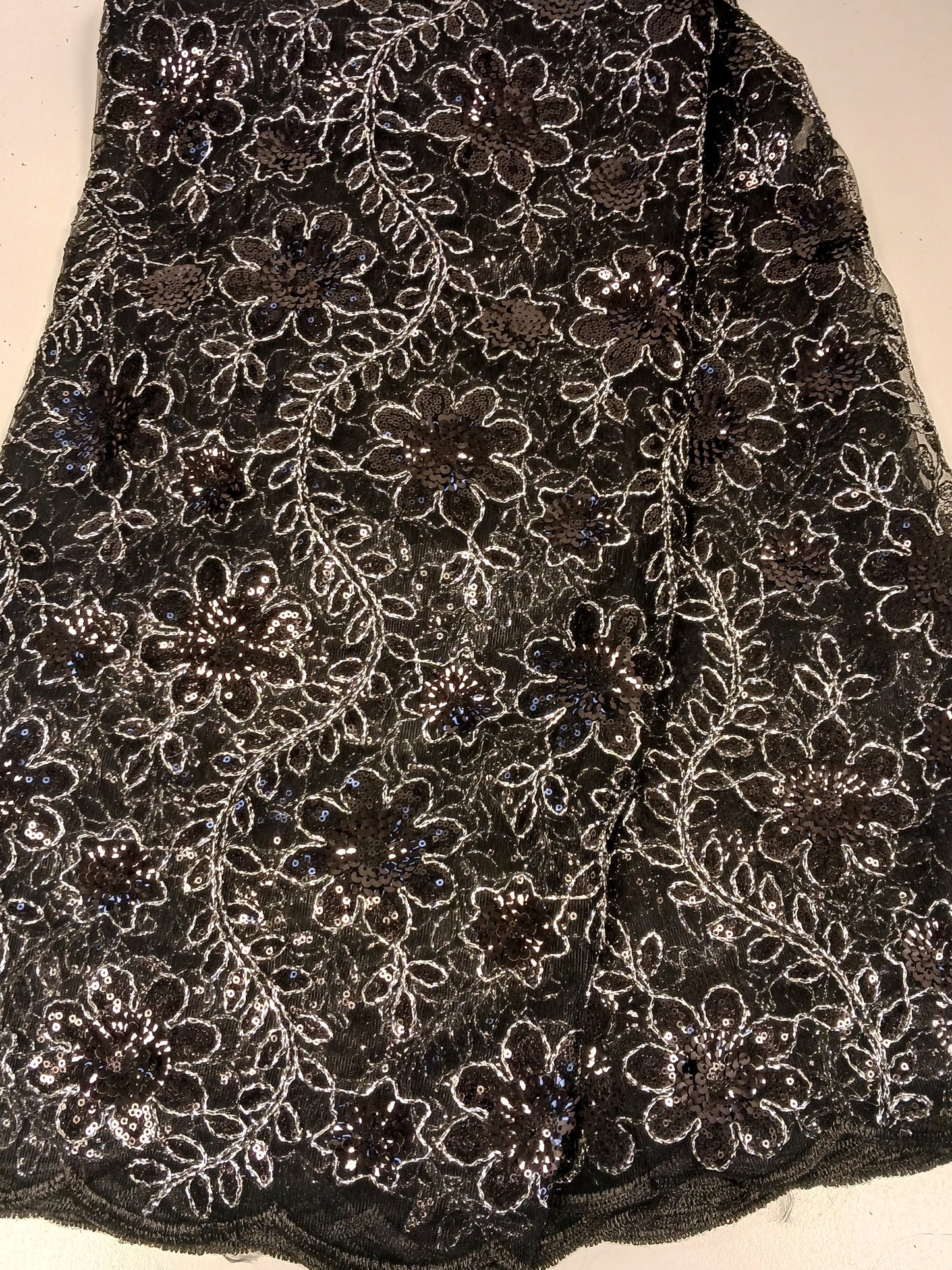 Damen Dirndlschürze Premium-Line "Afrik. Spitze Mesh mit Pailletten" schwarz-silber