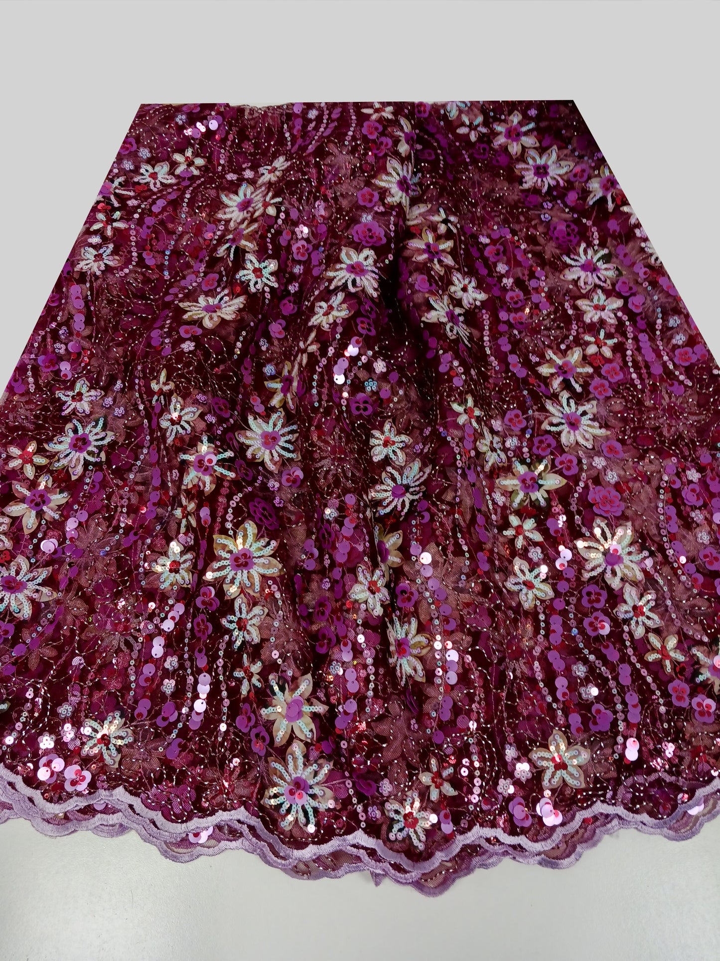 Damen Dirndlschürze Afrik.-französische Mesh-Spitze mit Pailletten purple