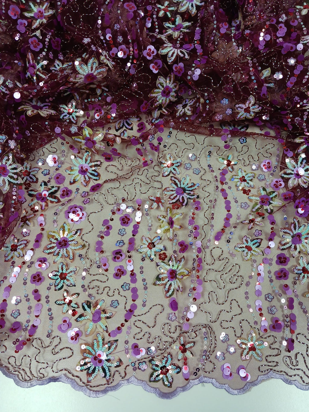 Damen Dirndlschürze  Premium-Line "Afrik.-französische Mesh-Spitze mit Pailletten" purple