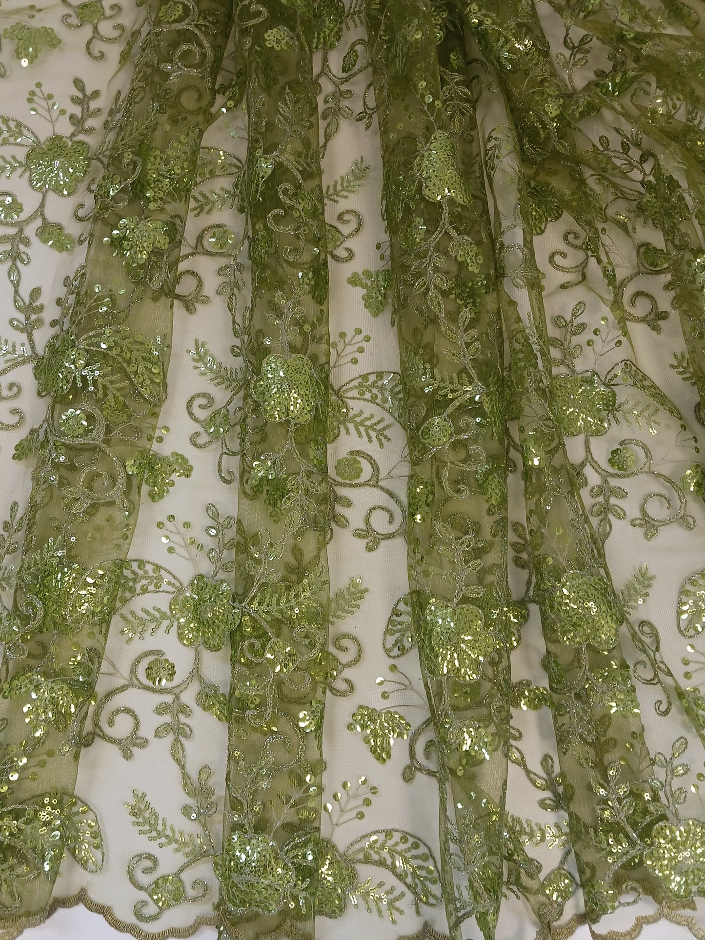 Damen Dirndlschürze franz. Spitze mit Blütenpailletten oliv 1-lagig M/60 - Sofortkauf!