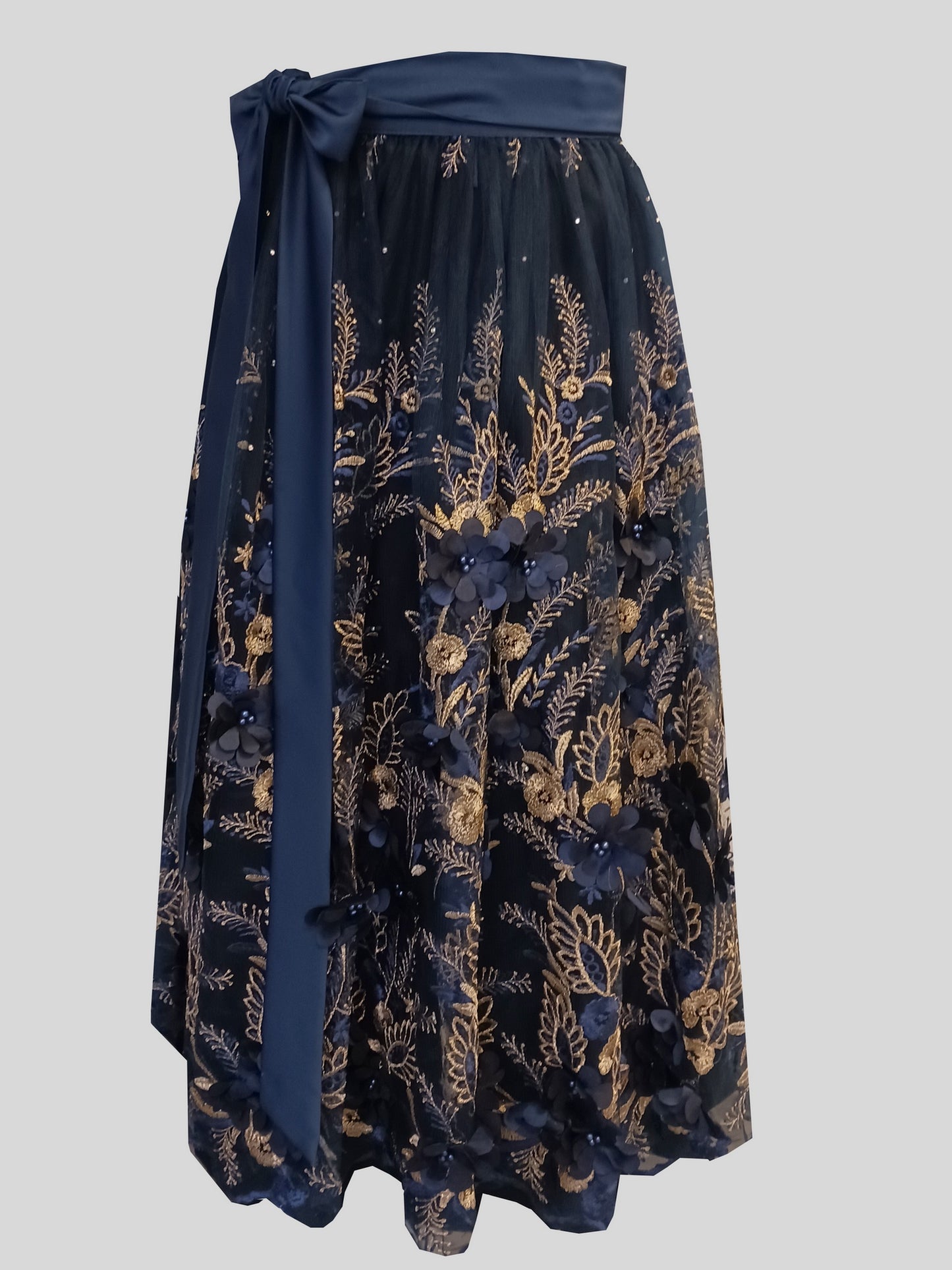 Damen Dirndlschürze Premium-Line Afrik. Tüll-Spitze mit Strass + Perlen + Blüten blau gold